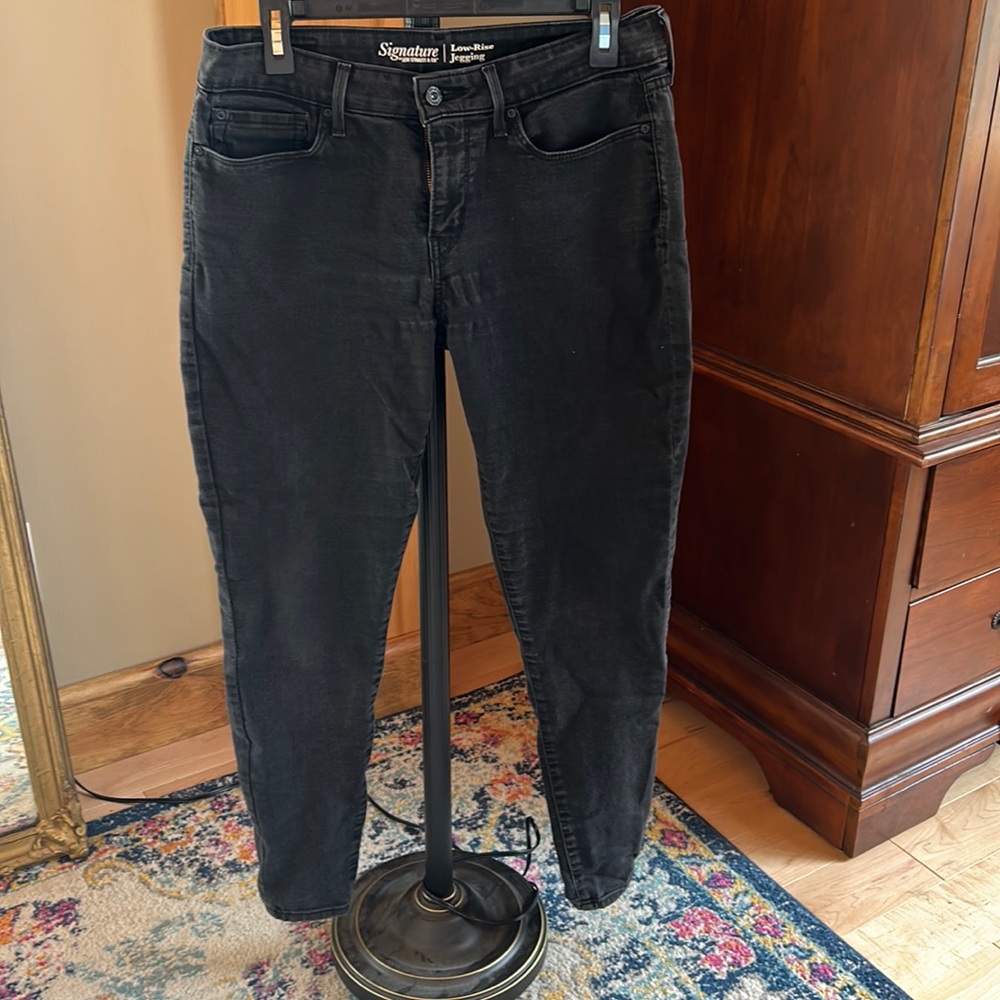 Levi Strauss low-rise black jegging